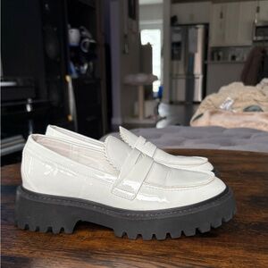 Elegant Women's Cream Loafers with Black Soles